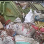 Kunjungan Dinas Lingkungan Hidup dan Koperindag ke Pasar Baru Banggai Laut untuk mengatasi masalah sampah.